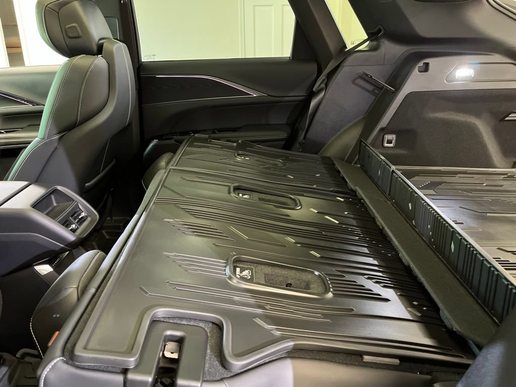 Used 2024 Cadillac Lyriq Luxury w/ LPO, Floor Liner Package AWD/4WD image 16