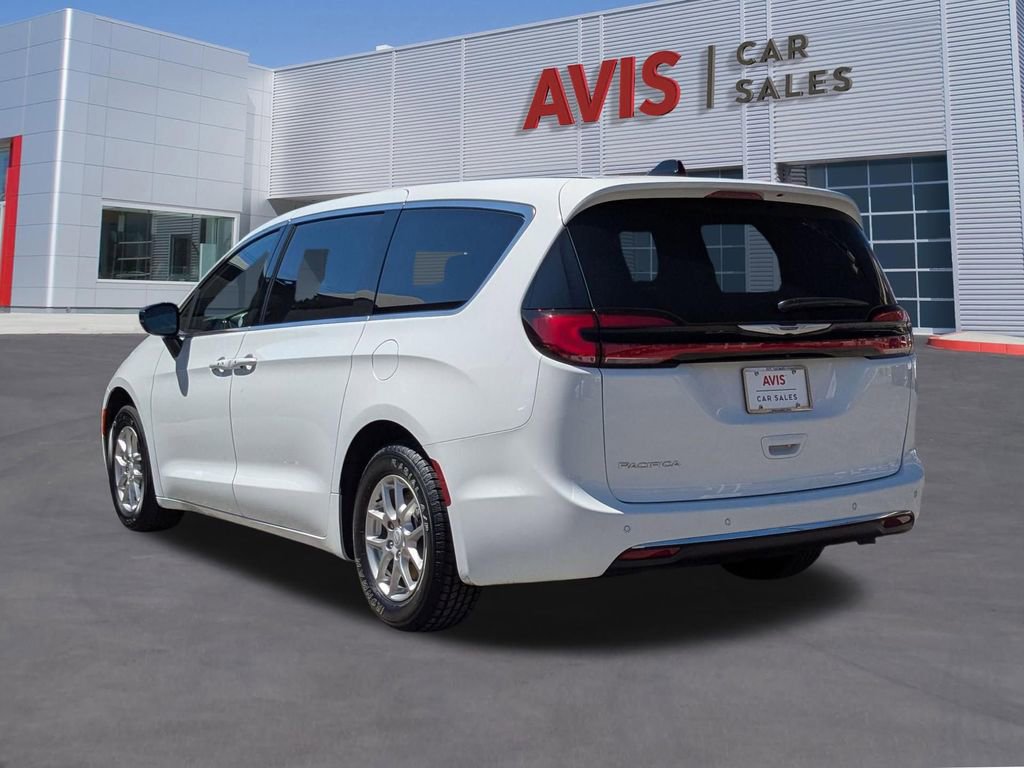 Used 2025 Chrysler Pacifica Select video 3