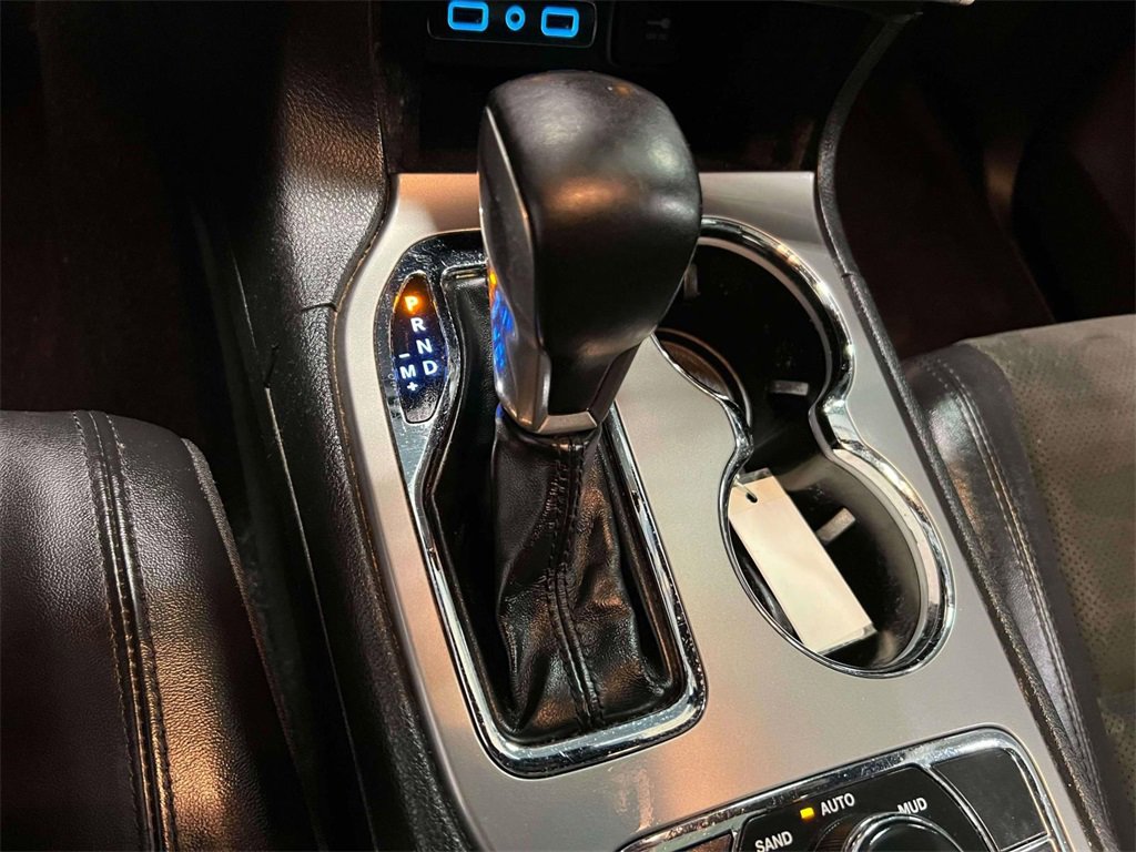 Used 2022 Jeep Grand Cherokee Laredo X image 25