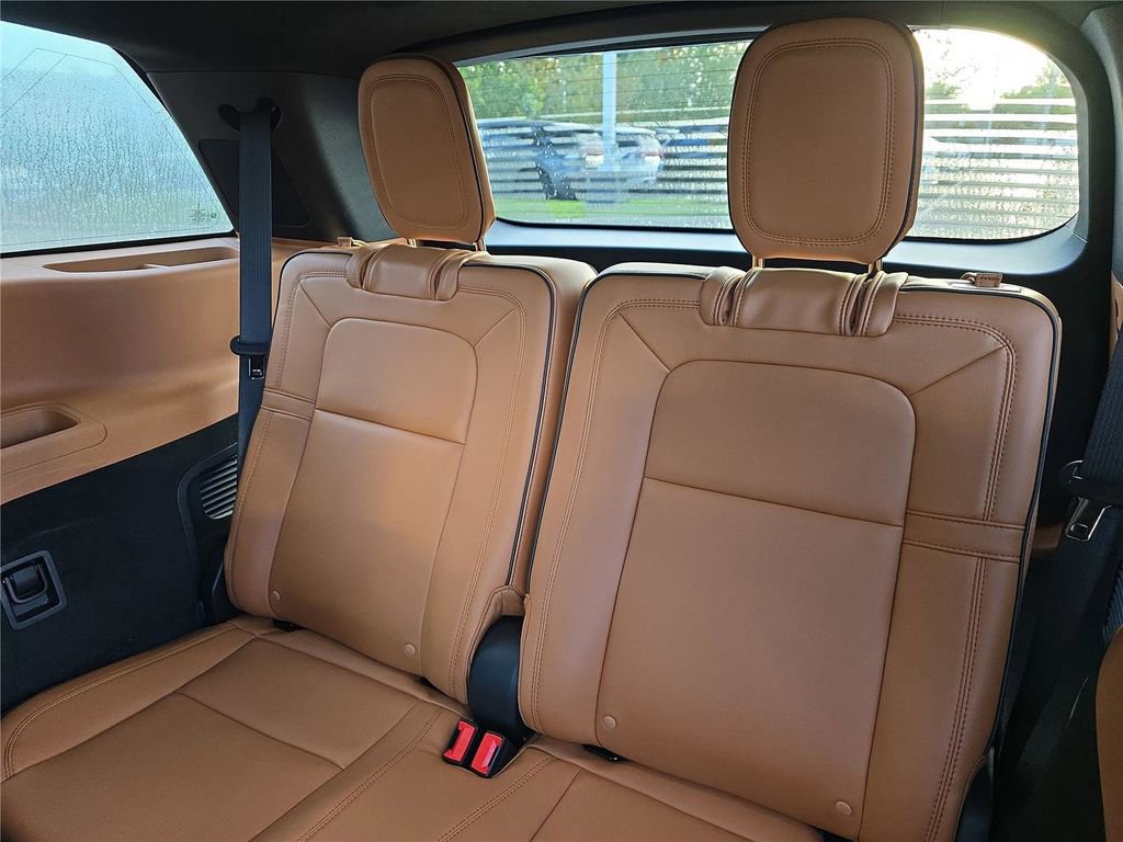 New 2025 Lincoln Aviator Black Label w/ Jet Appearance Package image 10