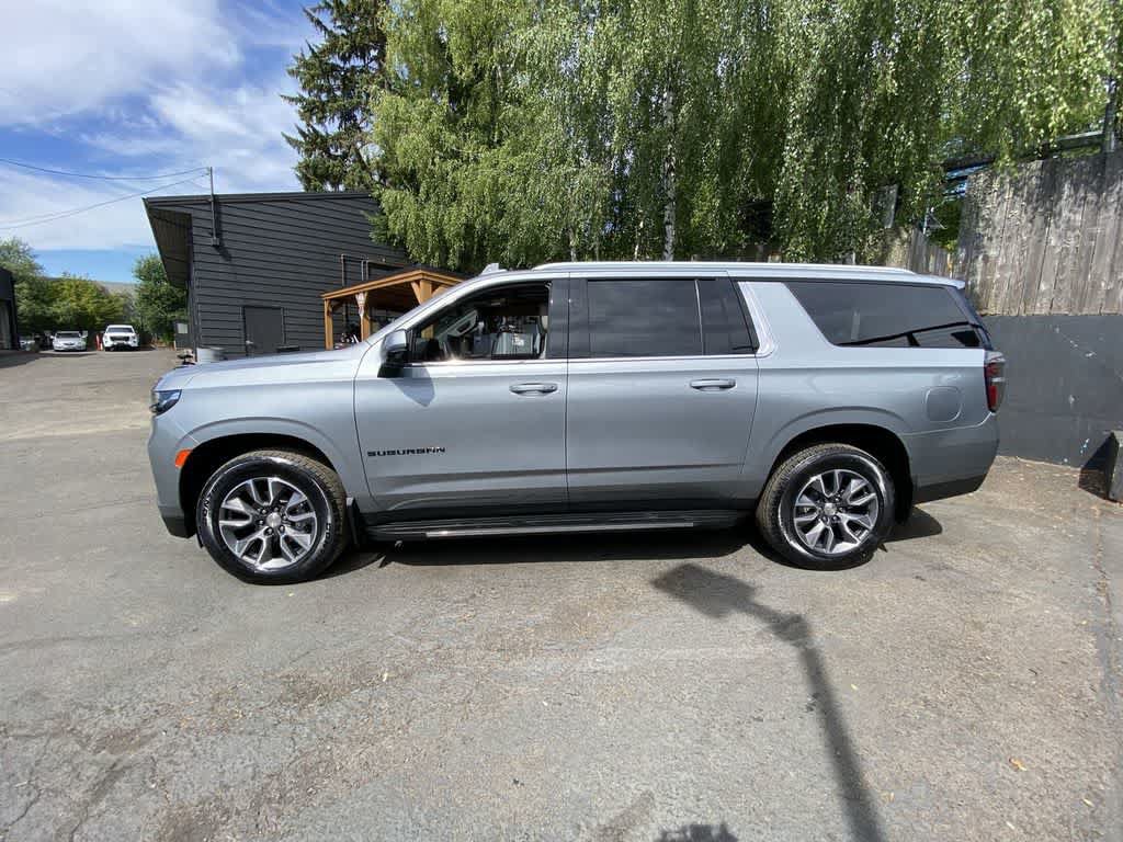 Used 2024 Chevrolet Suburban LT w/ LT Signature Package AWD/4WD image 3