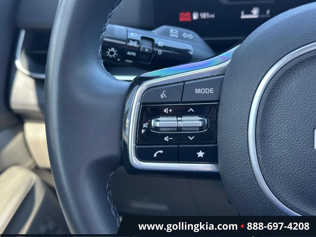Certified 2025 Kia Carnival SX FWD image 21