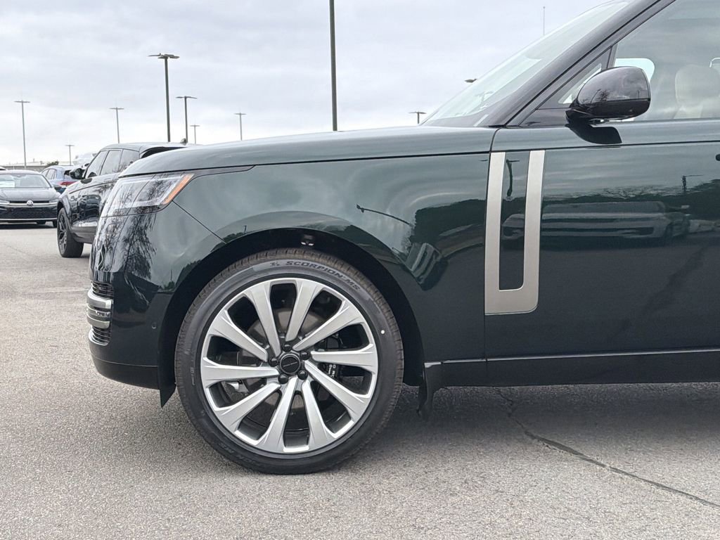 New 2026 Land Rover Range Rover Long Wheelbase SE AWD/4WD image 9