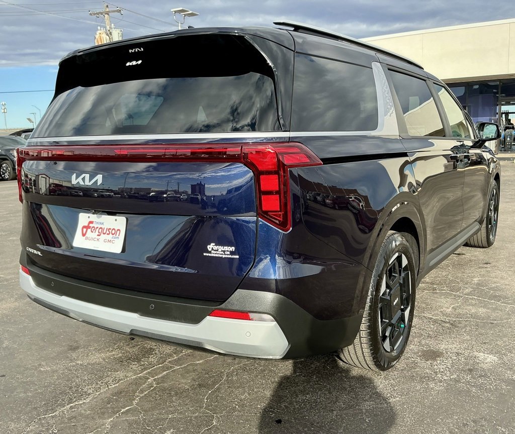 Used 2025 Kia Carnival EX image 19