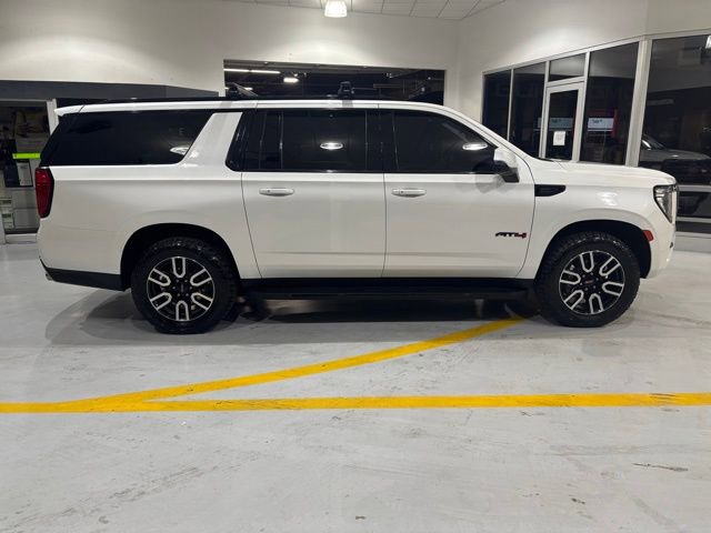 Used 2022 GMC Yukon XL AT4 image 8