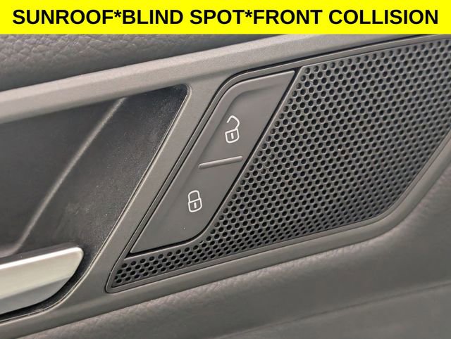 Used 2021 Volkswagen Tiguan SE R-Line w/ 3rd Row Seat Package image 11