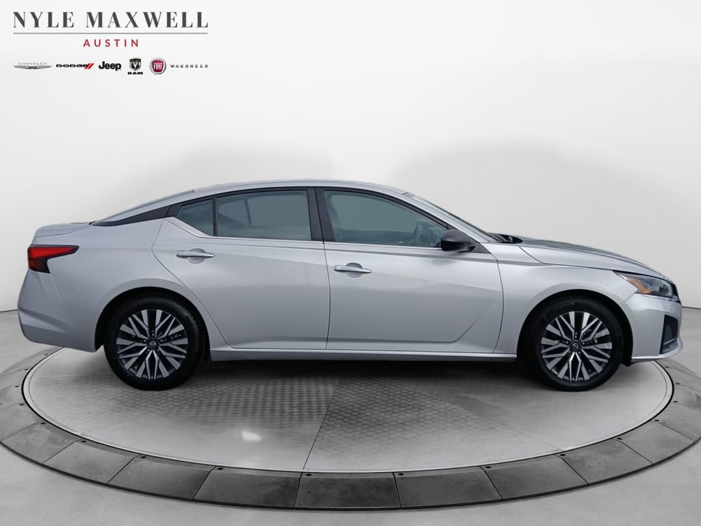 Used 2024 Nissan Altima 2.5 SV FWD image 17