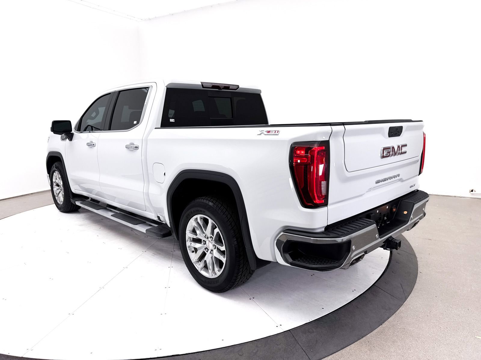 Used 2020 GMC Sierra 1500 SLT w/ SLT Premium Plus Package AWD/4WD image 16