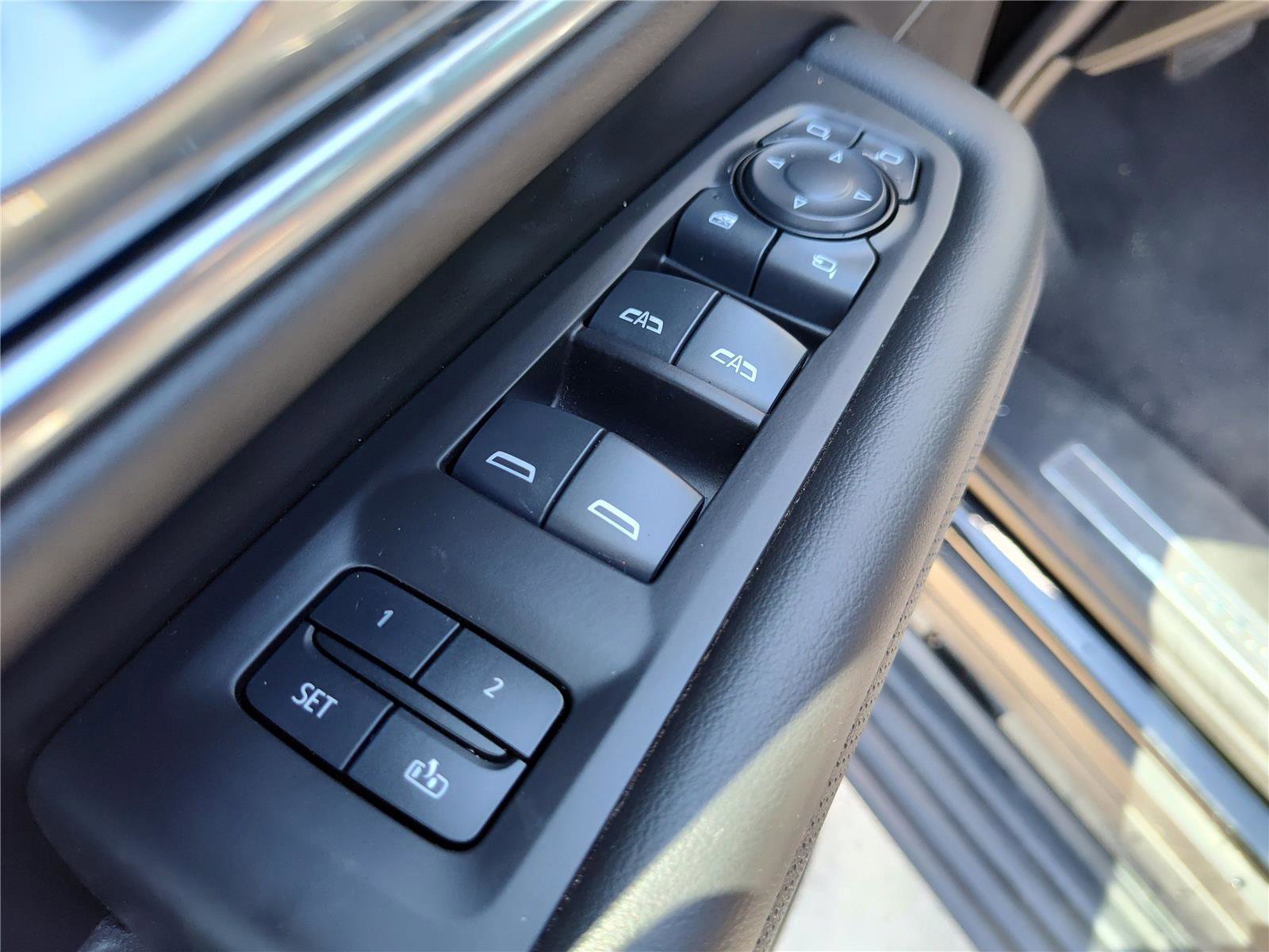 Used 2024 GMC Yukon AT4 w/ Technology Package image 18