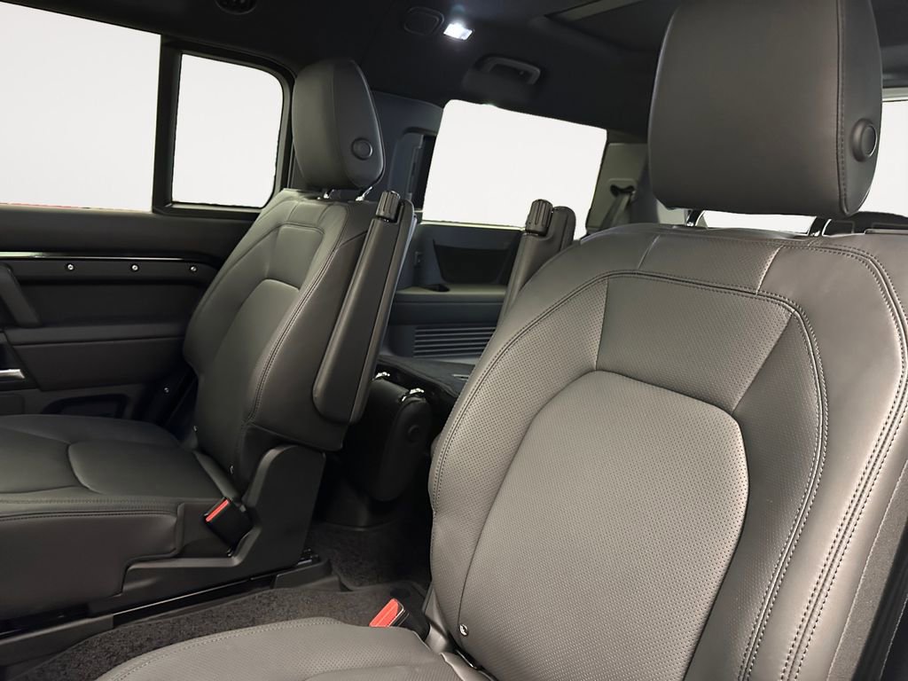 New 2026 Land Rover Defender 130 X-Dynamic SE AWD/4WD image 13
