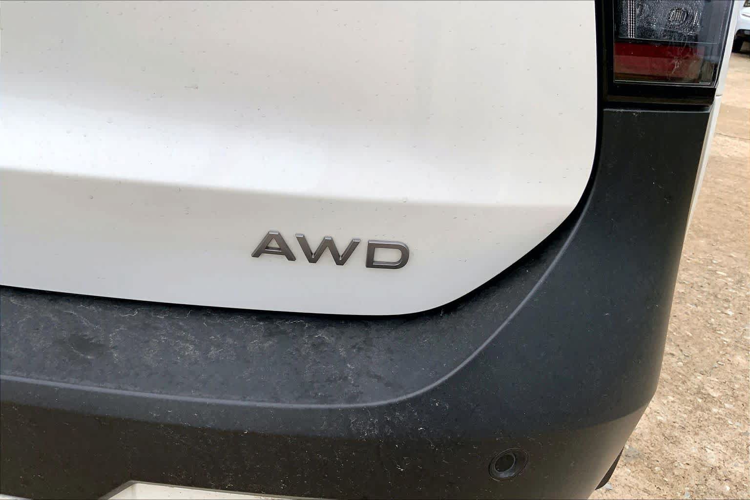 Used 2025 Nissan Kicks SV AWD/4WD image 19