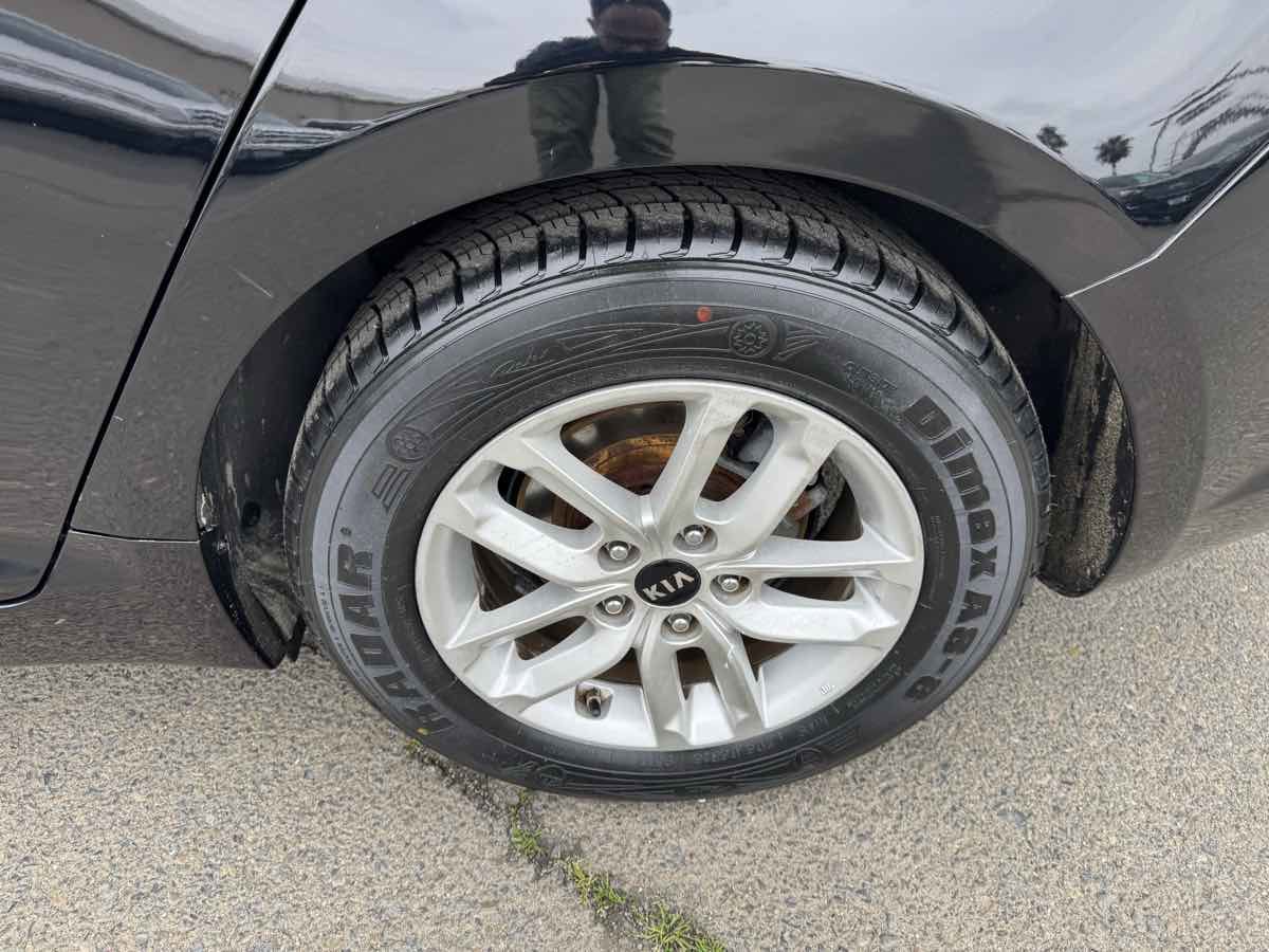 Used 2011 Kia Optima LX w/ Convenience Pkg image 30