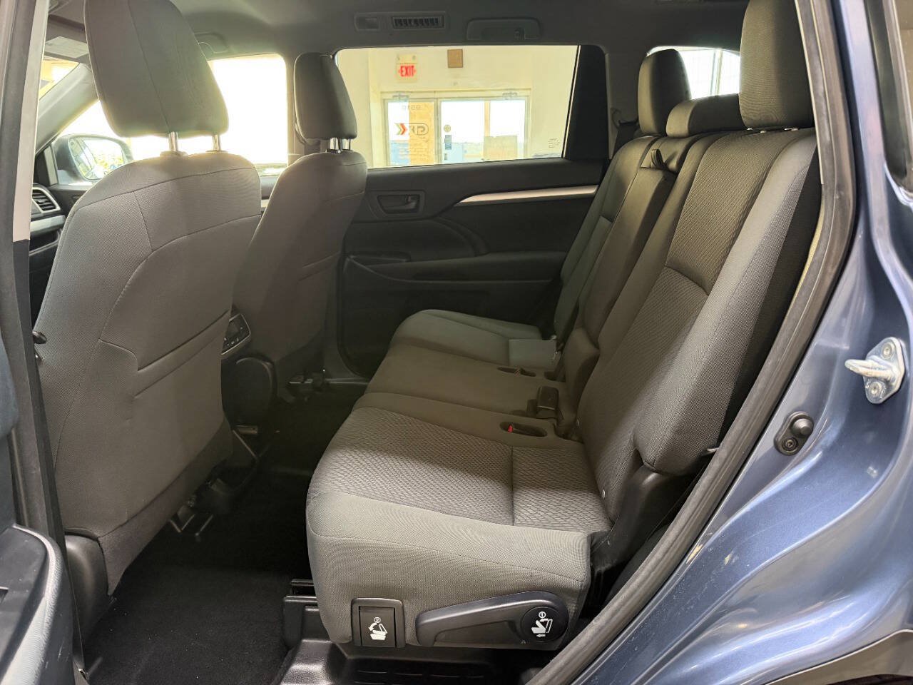 Used 2016 Toyota Highlander LE FWD image 14