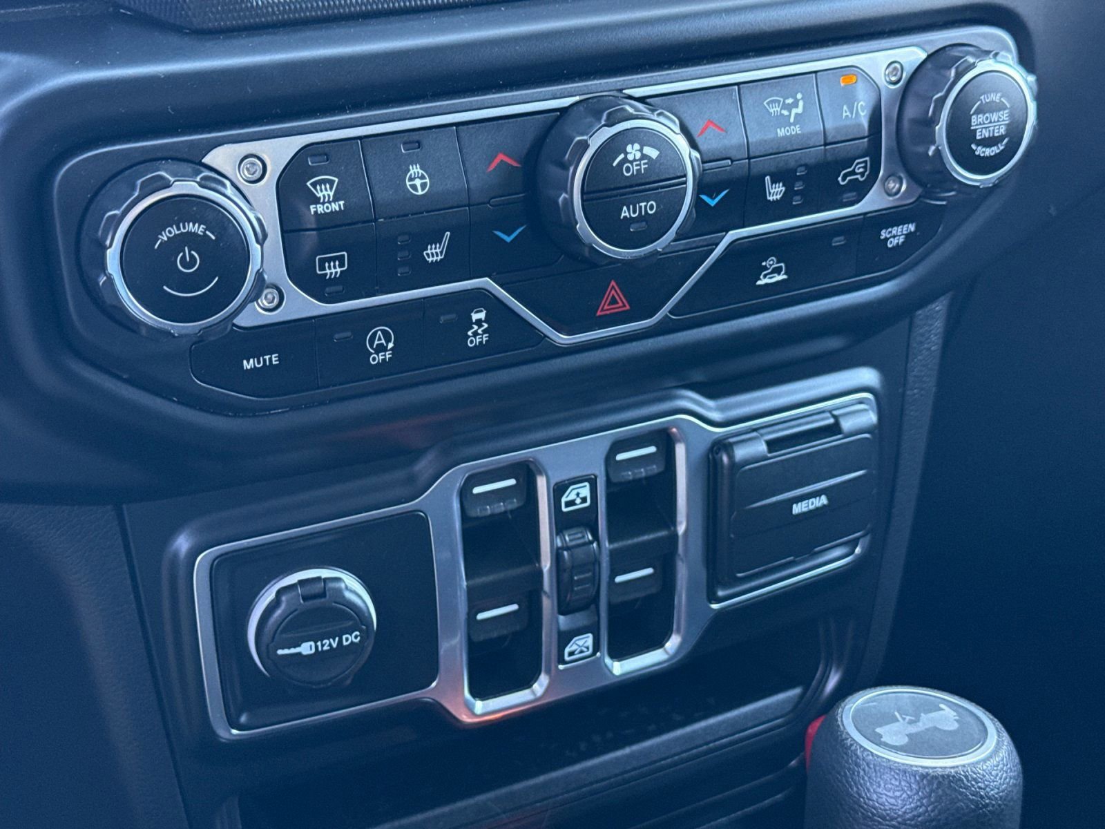 Used 2023 Jeep Wrangler Sahara w/ Cold Weather Group image 23