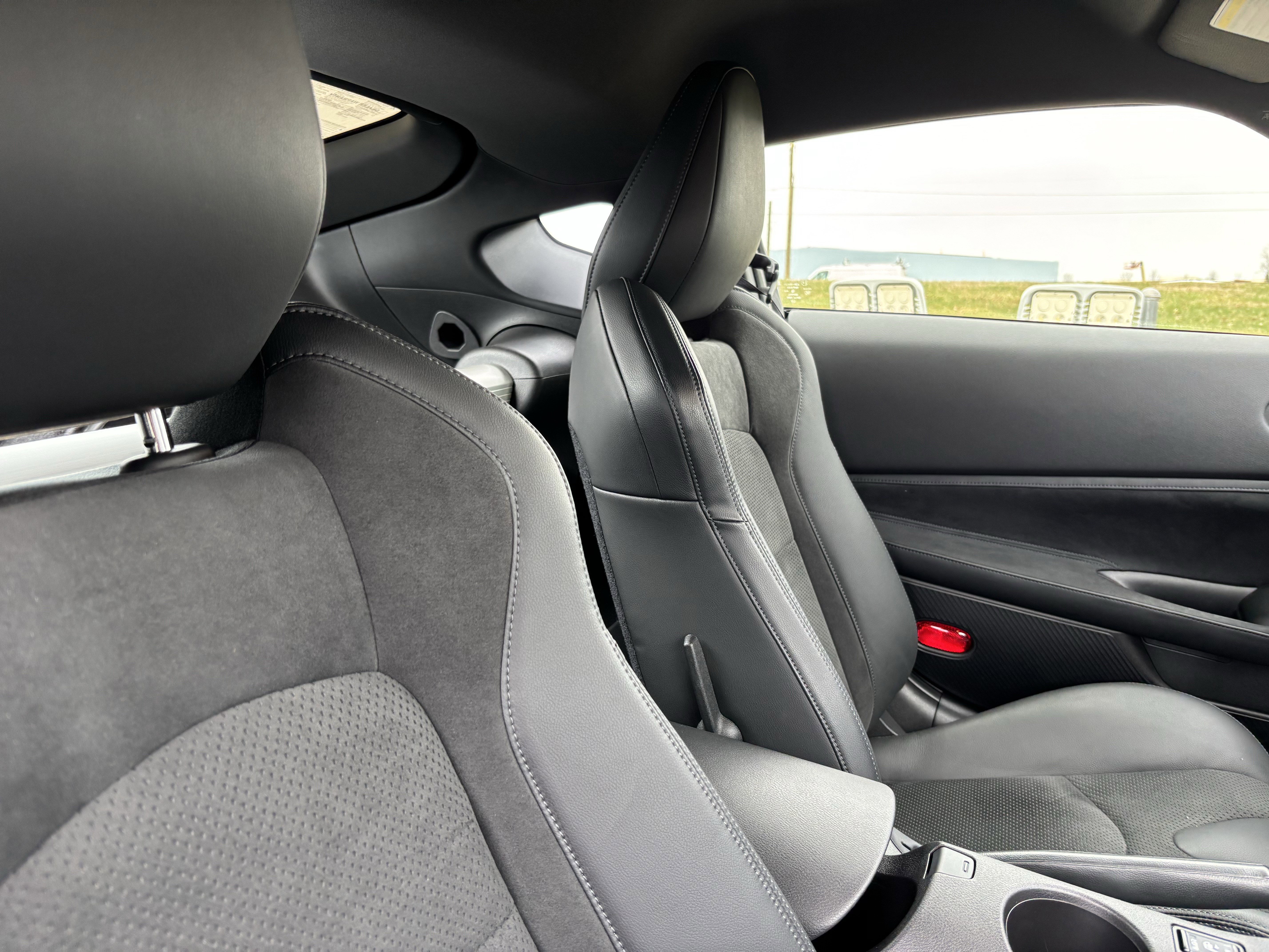 Used 2025 Nissan Z Performance w/ Floor Mat Package image 33