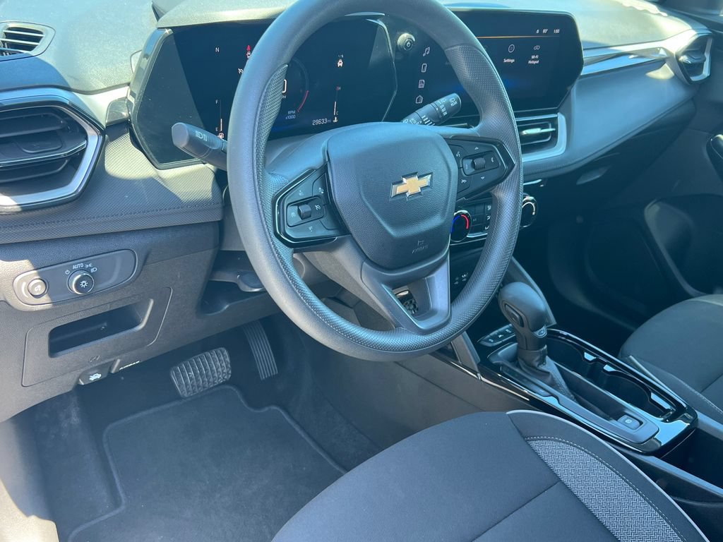 Used 2025 Chevrolet TrailBlazer LT AWD/4WD image 18