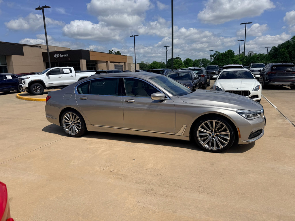 Used 2018 BMW 750i RWD image 4