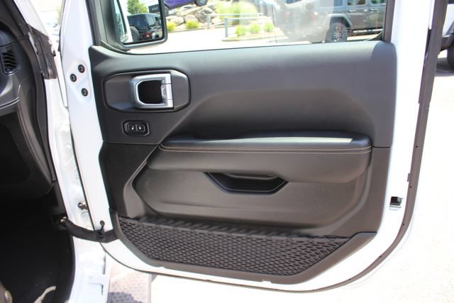 Used 2024 Jeep Wrangler Unlimited Sahara w/ Technology Group AWD/4WD image 32
