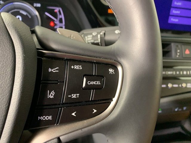 Used 2025 Lexus ES 300h w/ Premium Package image 9