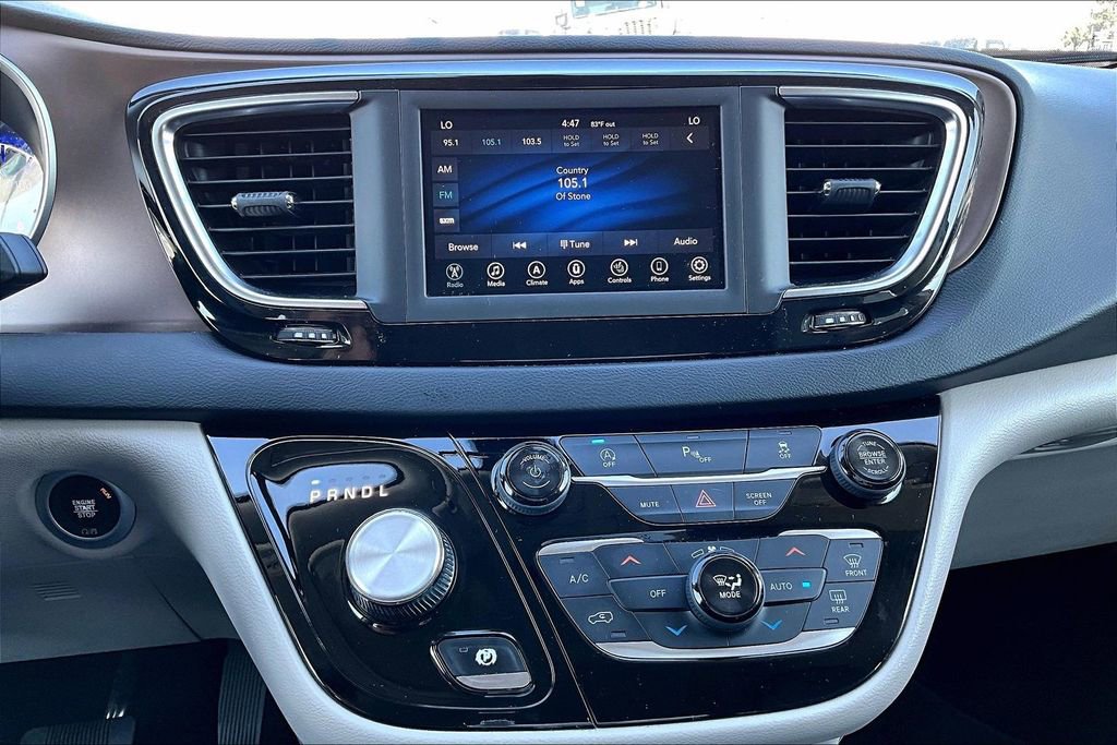 Used 2018 Chrysler Pacifica Touring-L image 36