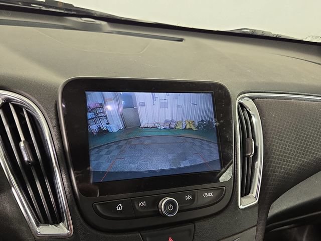 Used 2018 Chevrolet Malibu LT FWD image 18