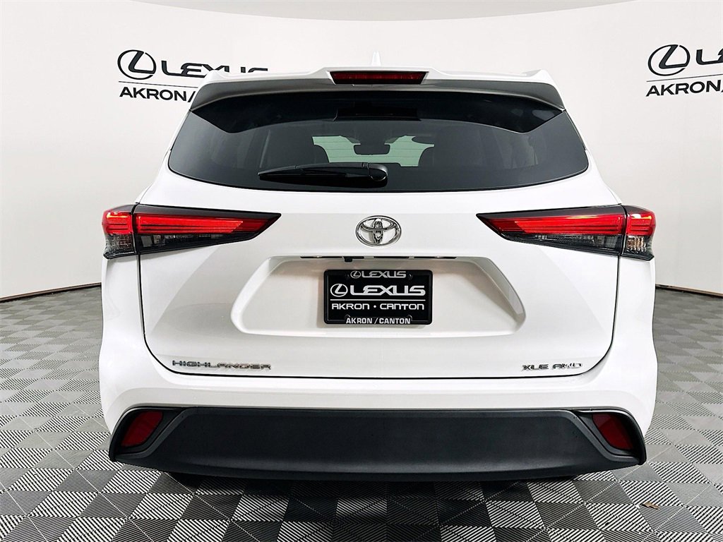 Used 2023 Toyota Highlander XLE image 9