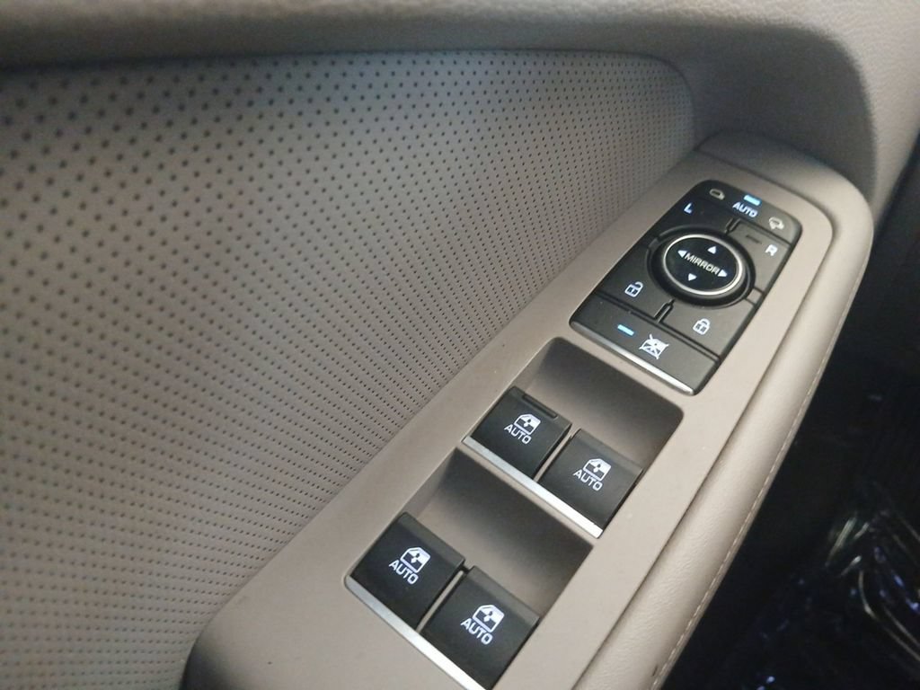 Used 2015 Hyundai Genesis 3.8 w/ Option Group 04 RWD image 17