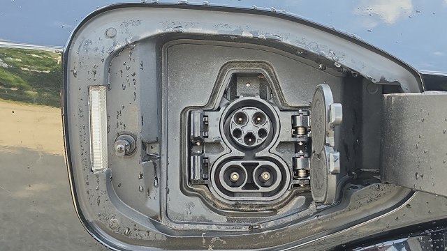 Used 2023 Nissan Ariya AWD image 50