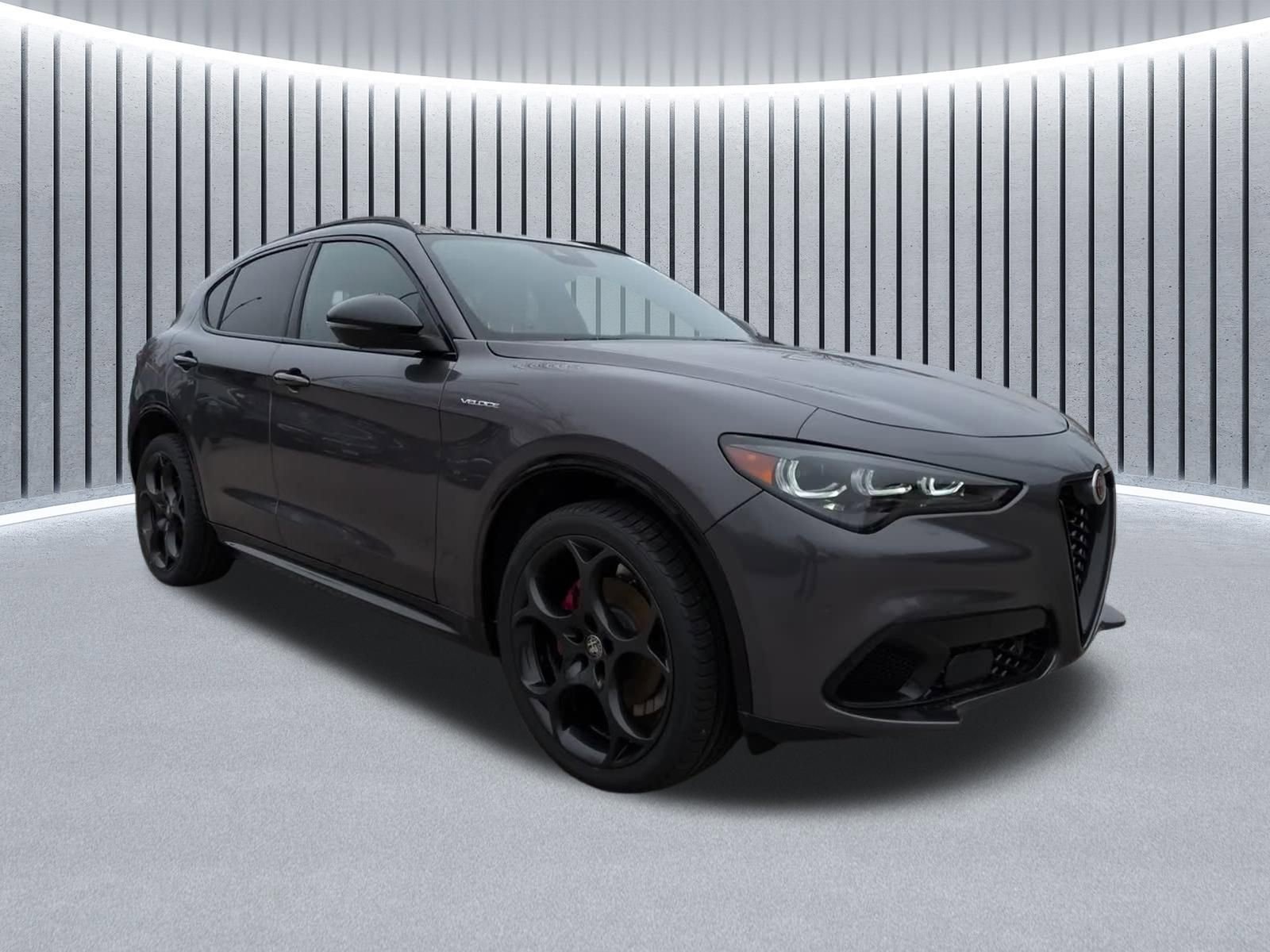 Used 2024 Alfa Romeo Stelvio Veloce AWD/4WD image 2