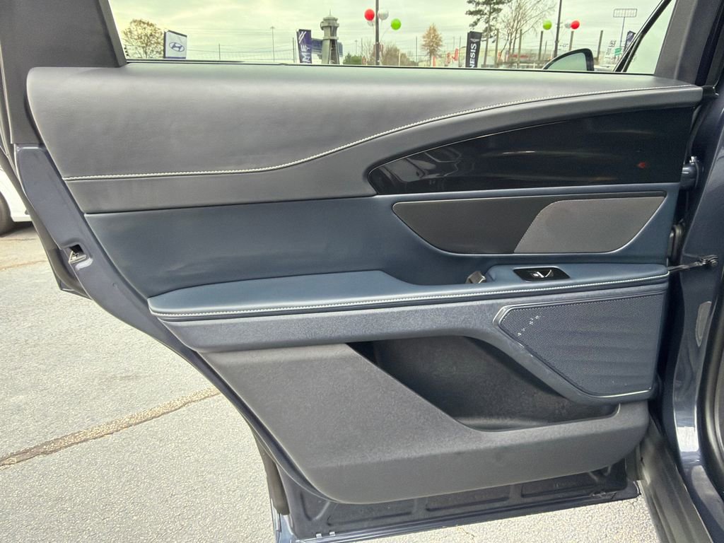 Used 2024 Lincoln Nautilus Reserve image 22