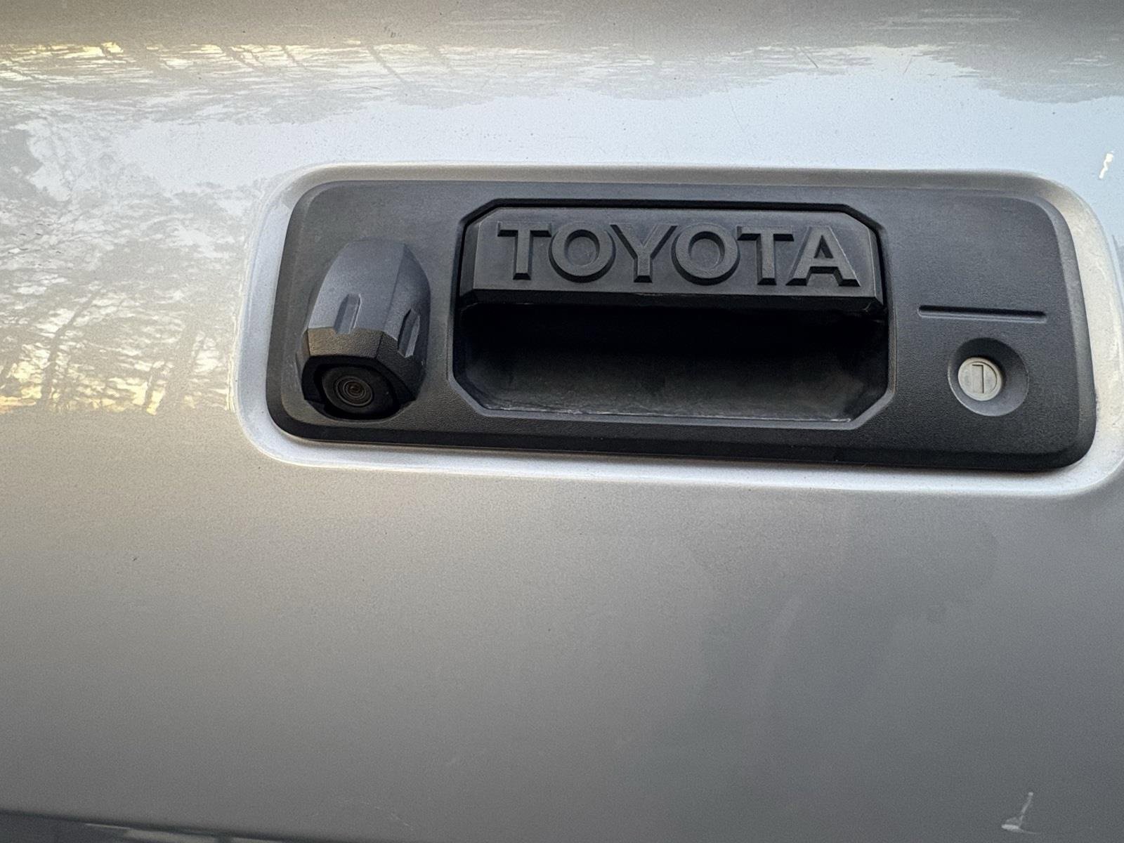 Used 2016 Toyota Tacoma TRD Sport image 10