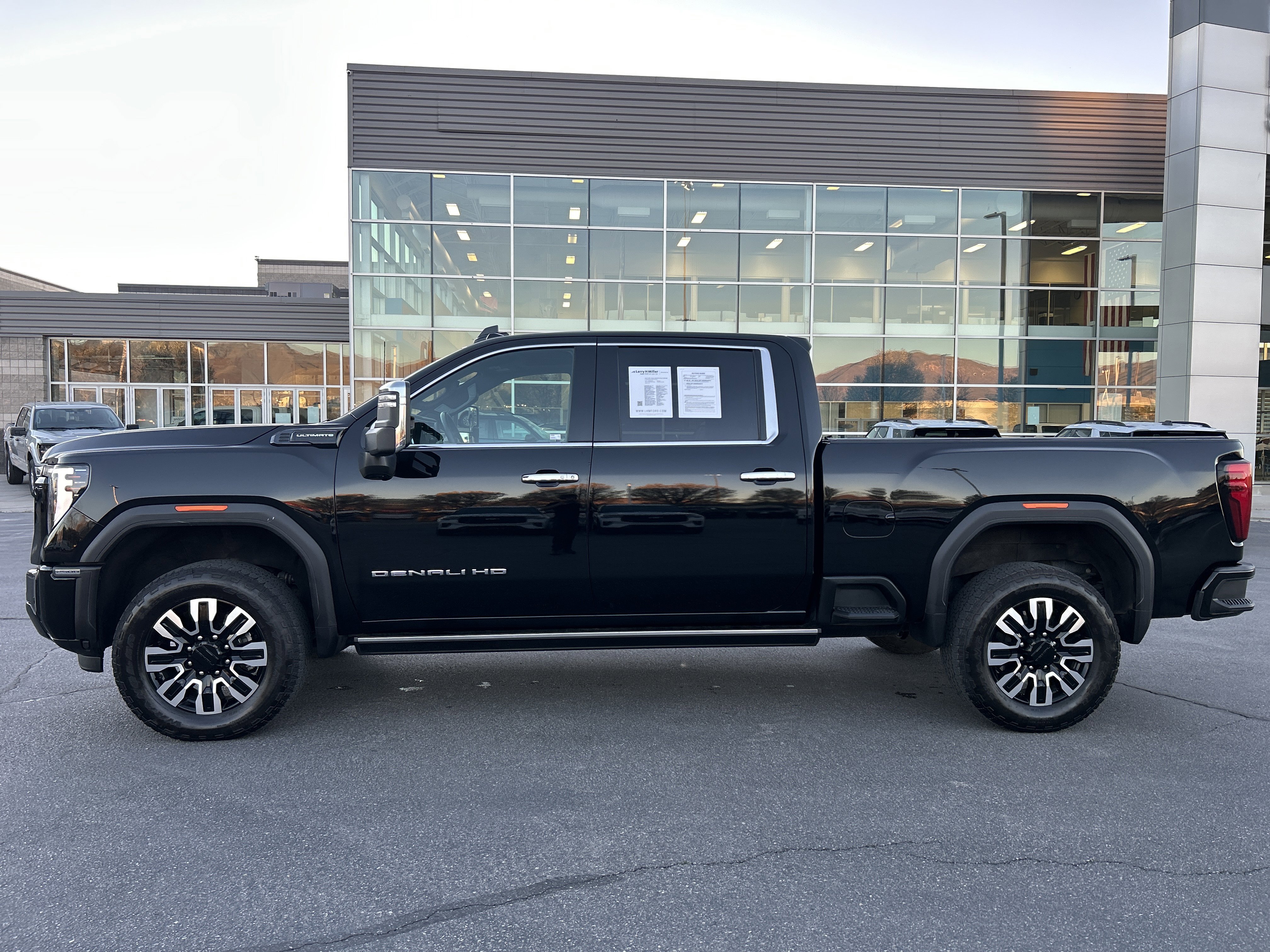 Used 2025 GMC Sierra 2500 Denali Ultimate w/ Max Trailering Package image 2