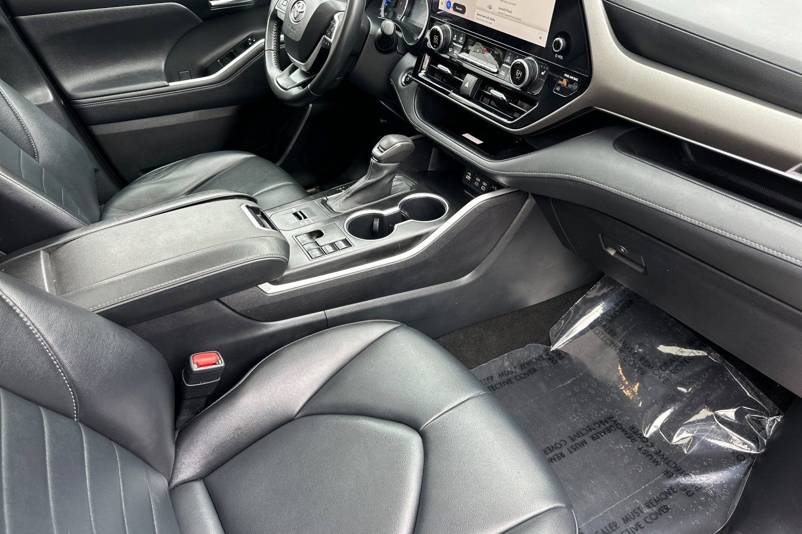 Used 2023 Toyota Highlander XLE w/ Protection Package #3 (TMS) AWD/4WD image 18
