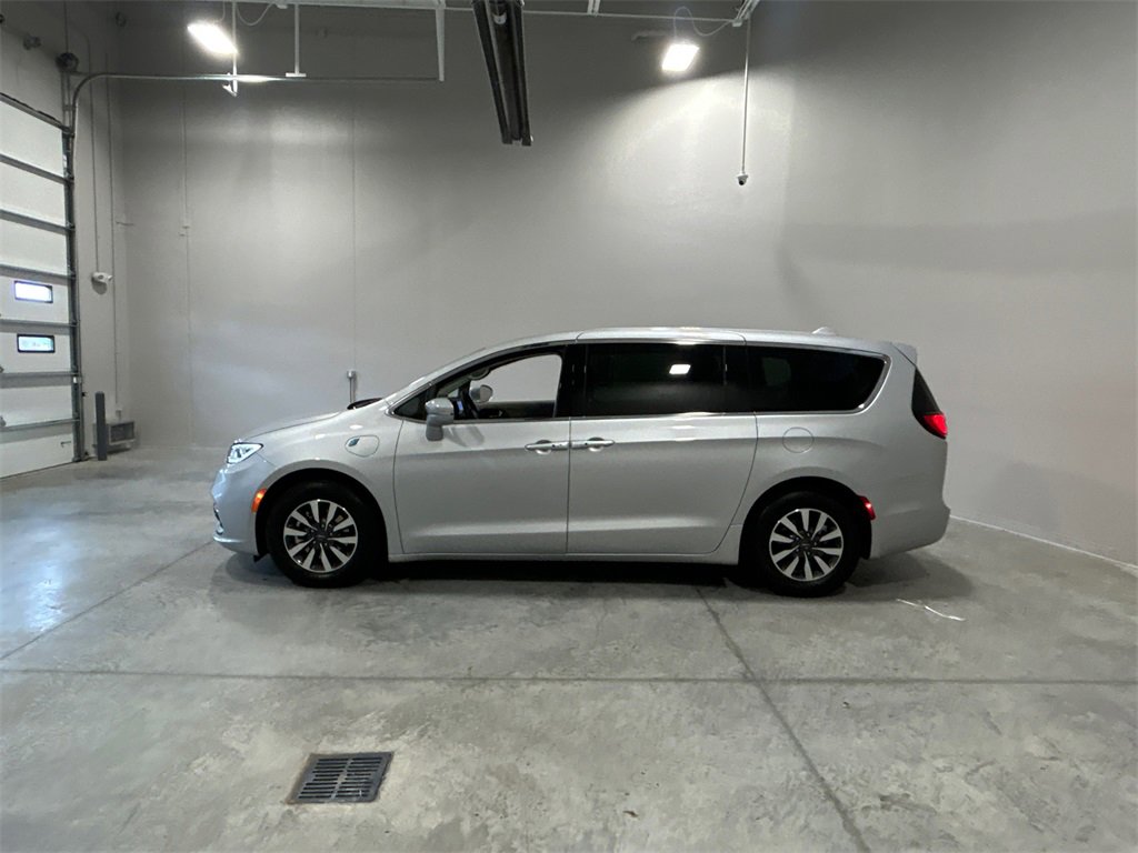 Used 2022 Chrysler Pacifica Touring-L image 9