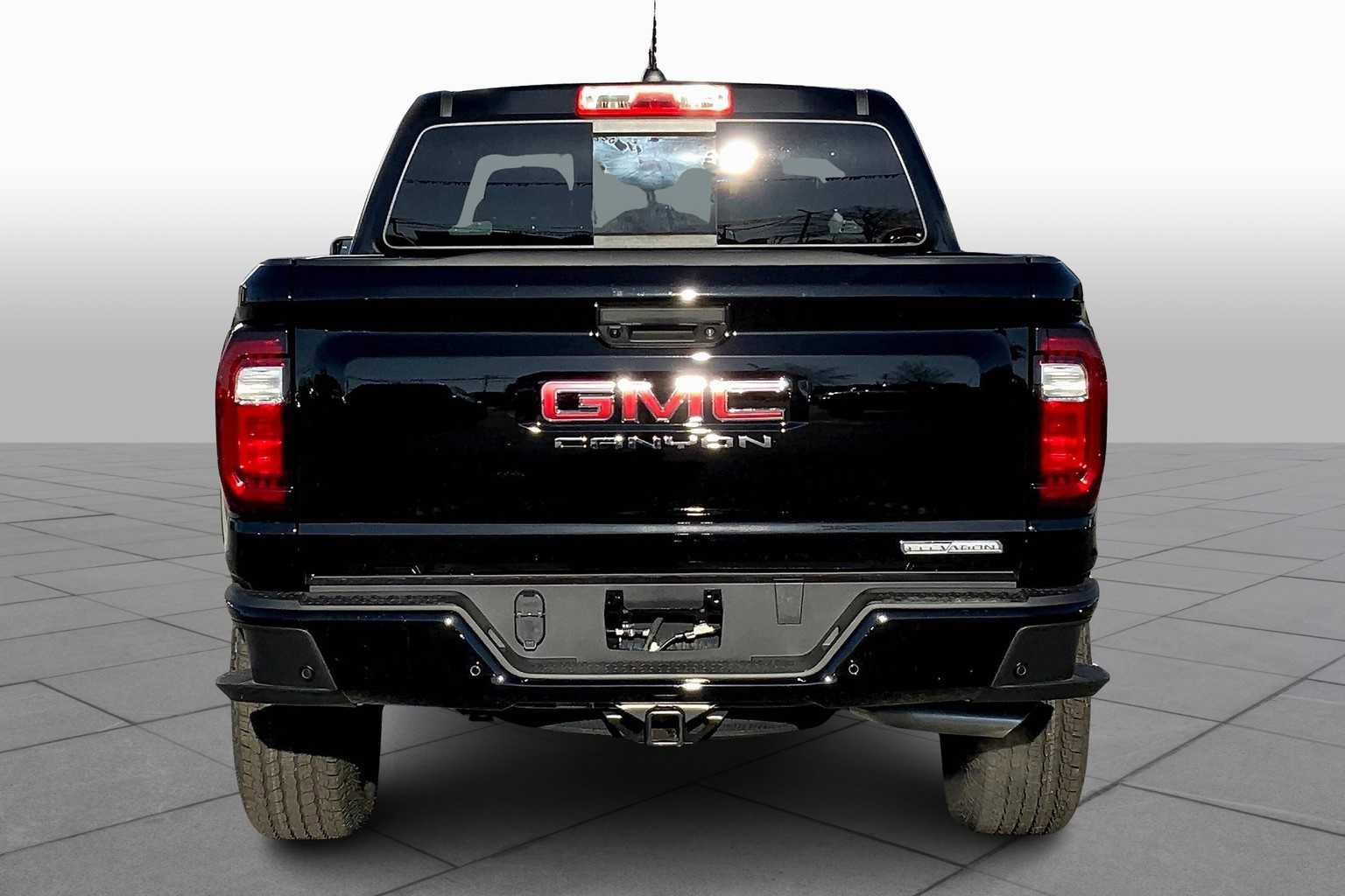Used 2025 GMC Canyon Elevation w/ Convenience Package image 4
