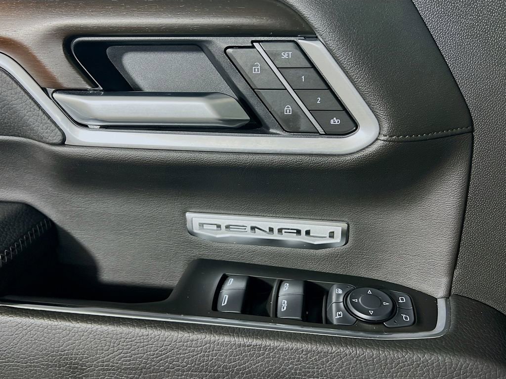 Used 2025 GMC Sierra 1500 Denali image 17