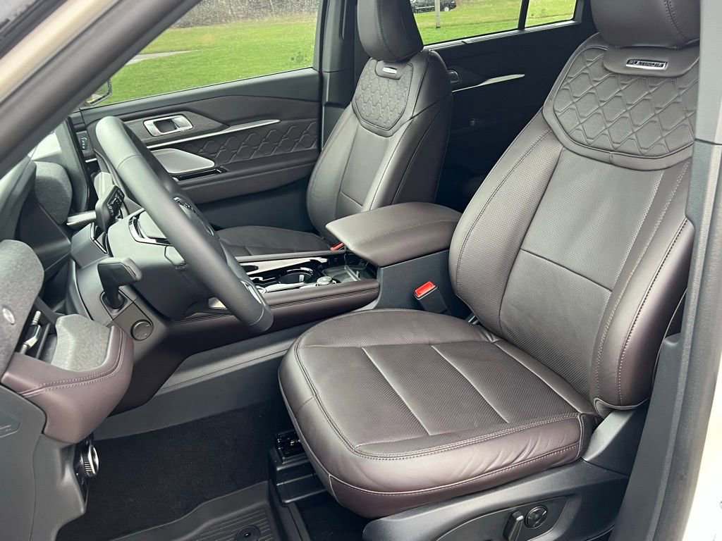 Used 2025 Ford Explorer Platinum w/ LUX Leather Package image 26