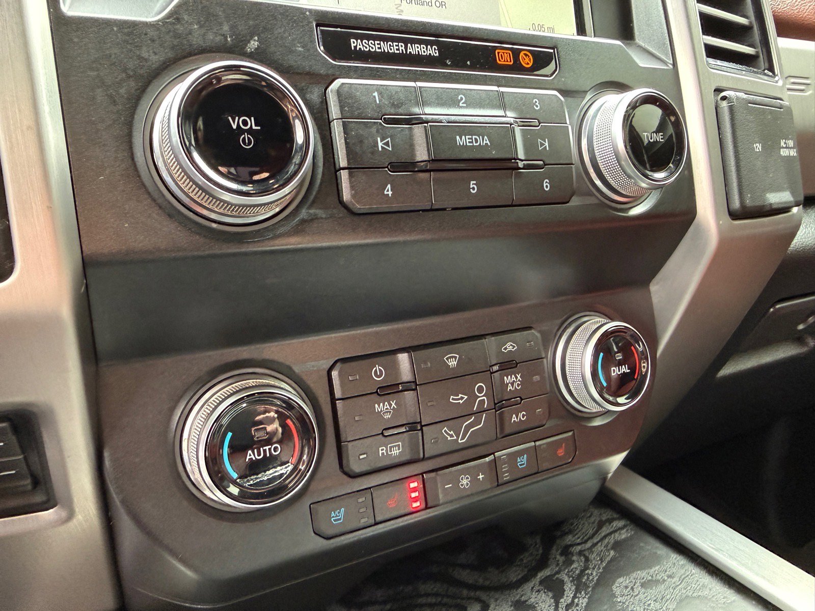 Used 2019 Ford F350 Platinum w/ Platinum Ultimate Package image 40