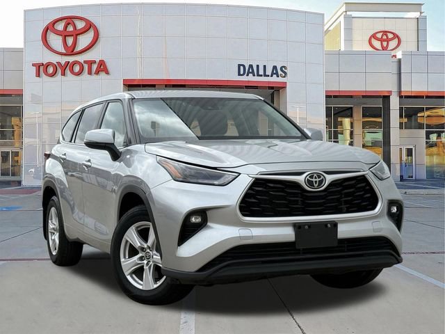 Used 2024 Toyota Highlander LE AWD/4WD image 1