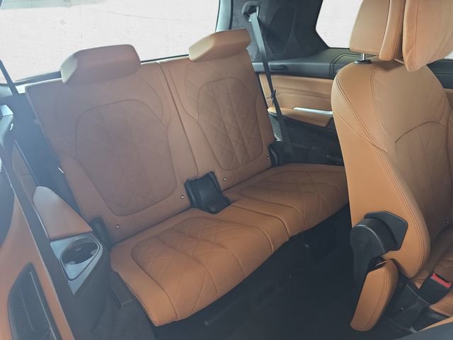 Used 2024 BMW X7 xDrive40i w/ Executive Package image 12