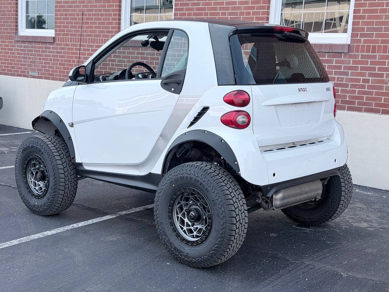 Used 2015 smart fortwo pure RWD image 4