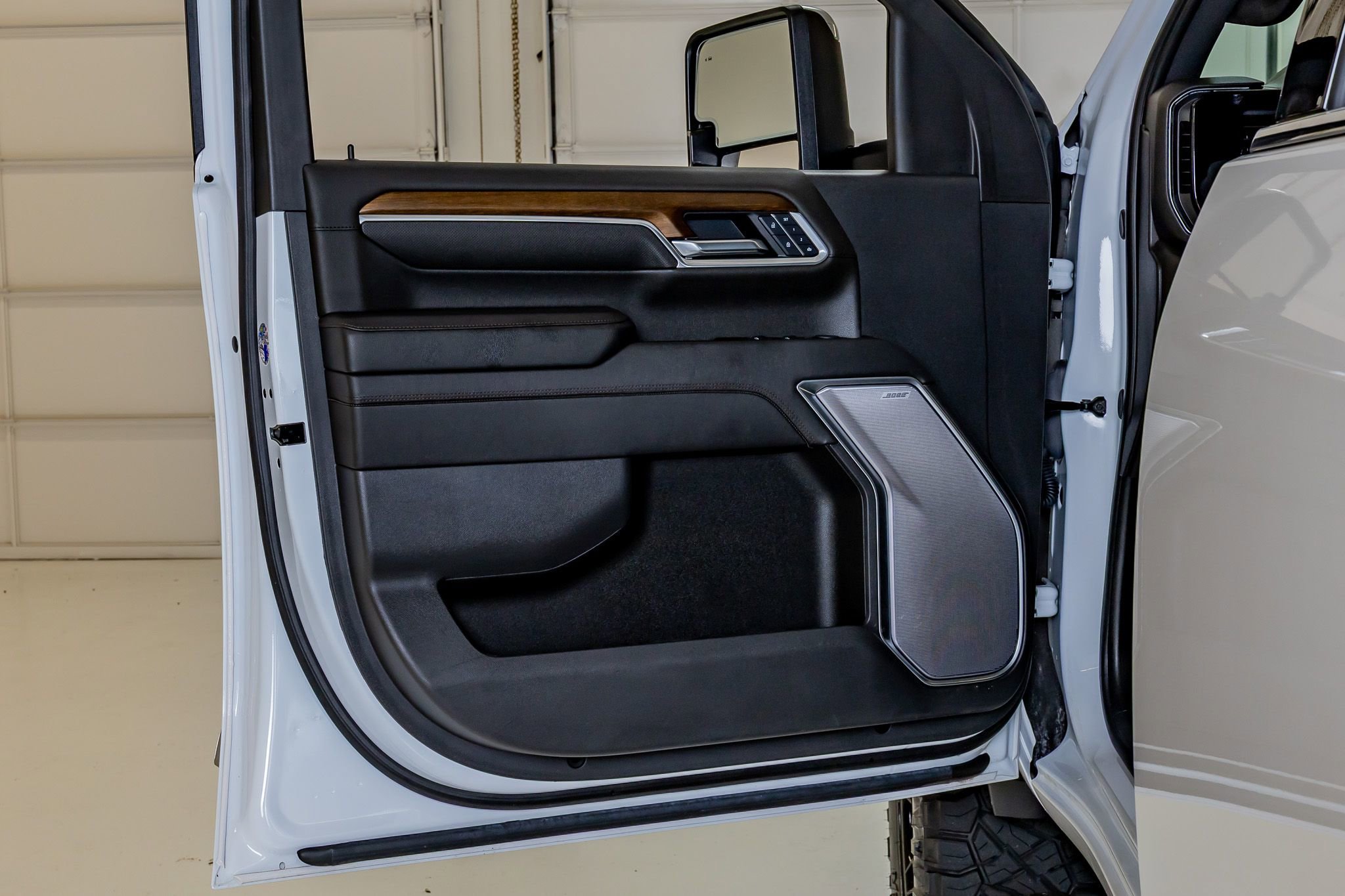 Used 2025 Chevrolet Silverado 2500 High Country w/ High Country Premium Package AWD/4WD image 37