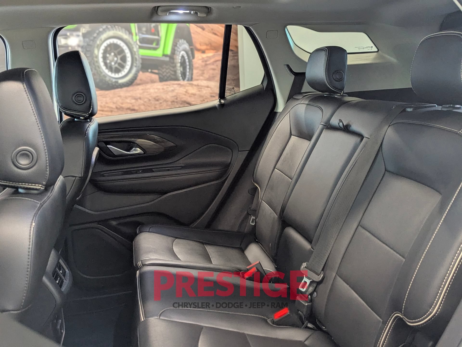 Used 2020 GMC Terrain Denali w/ Denali Premium Package FWD image 33