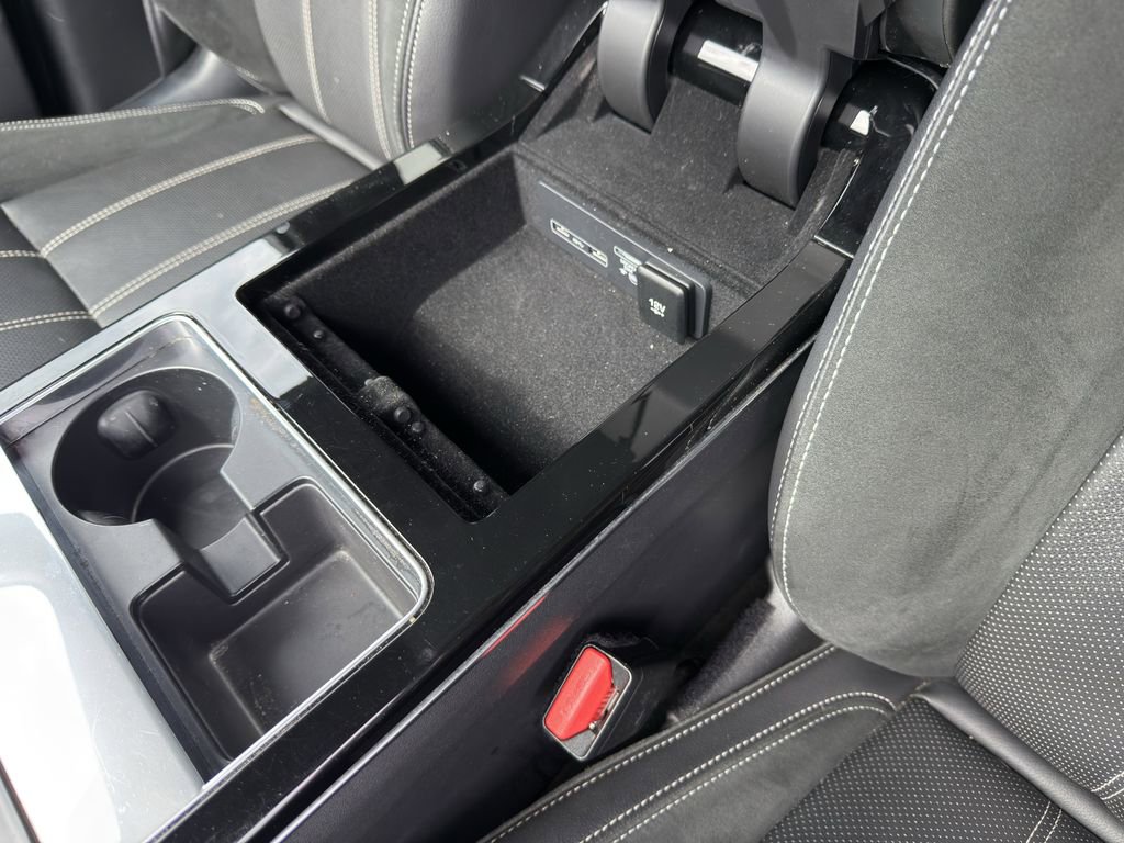 Used 2019 Land Rover Range Rover Velar R-Dynamic SE image 26