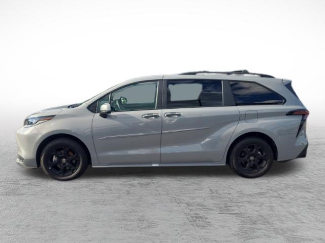 Certified 2025 Toyota Sienna XLE Woodland Edition AWD/4WD image 8