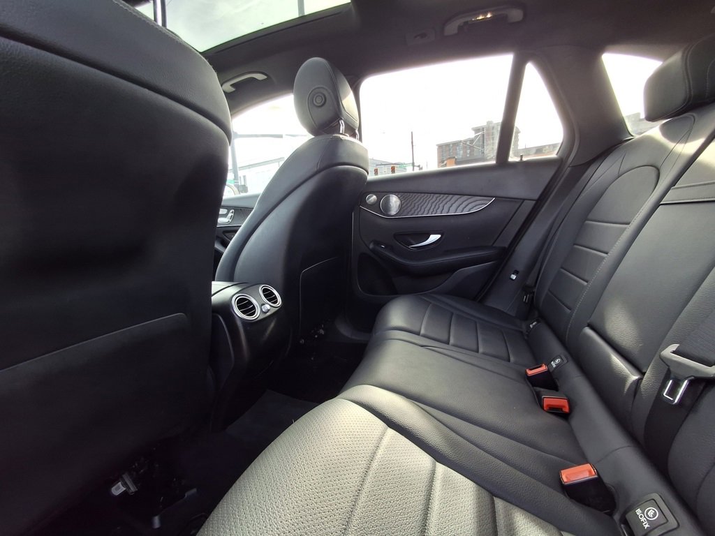 Used 2018 Mercedes-Benz GLC 300 4MATIC image 16