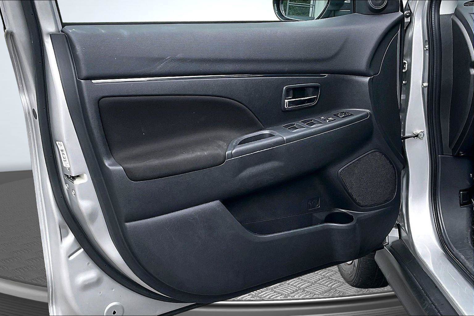 Used 2024 Mitsubishi Outlander Sport ES AWD/4WD image 22