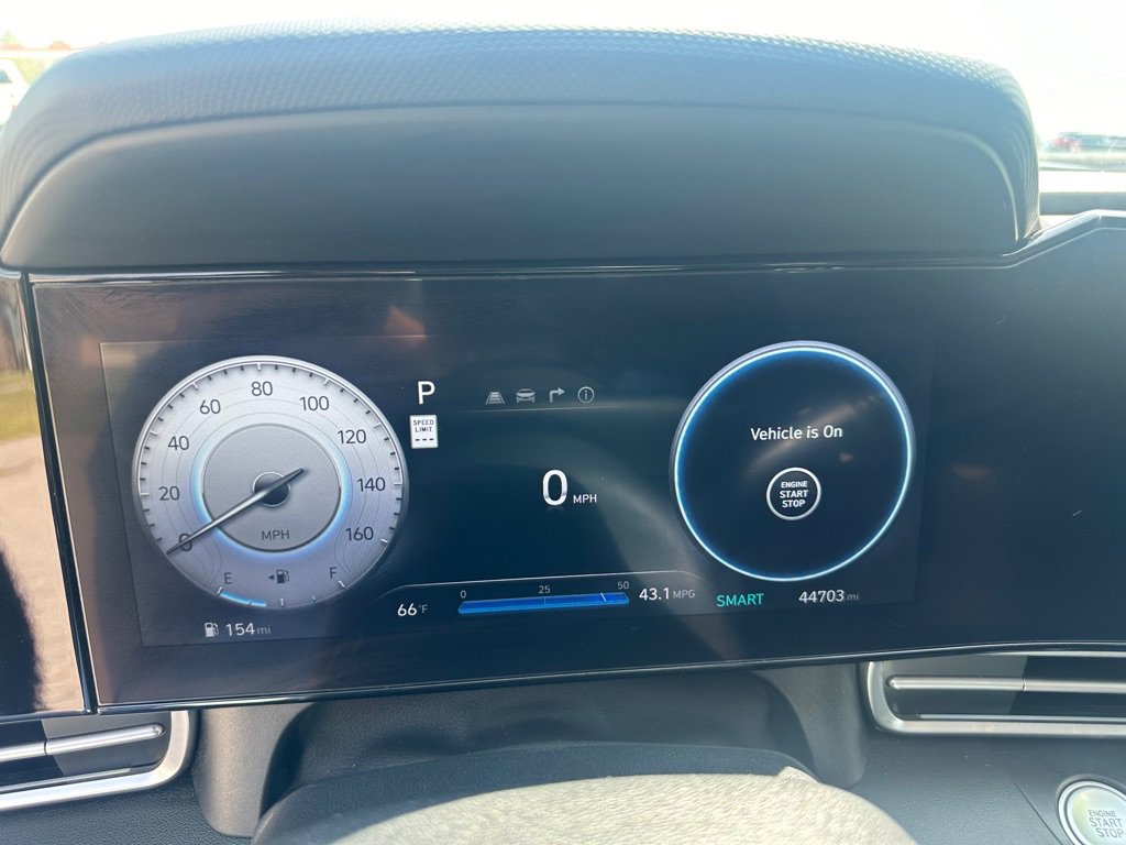 Used 2025 Hyundai Elantra SEL image 18