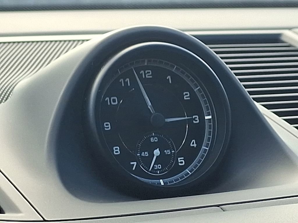 Certified 2025 Porsche Macan image 30