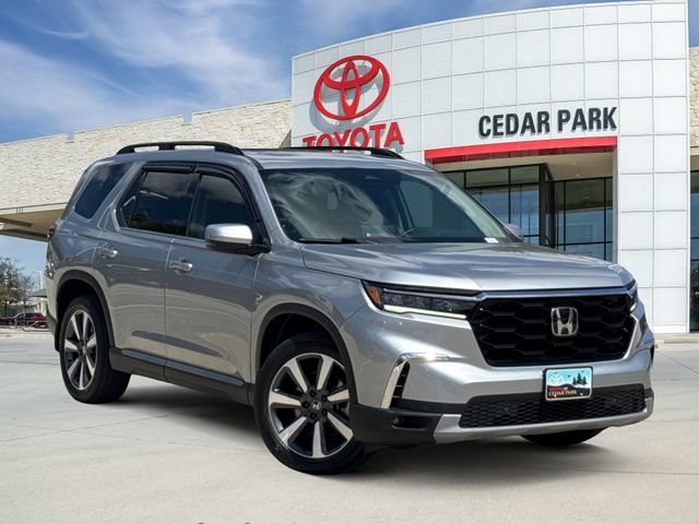 Used 2025 Honda Pilot Touring image 1